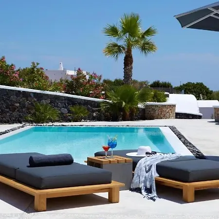 Hideaway Villa Fira (Santorini)